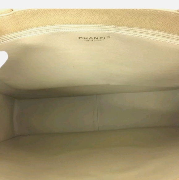 🎉🎉HP🎉🎉CHANEL Beige CC Caviar Large Tote - Picture 2 of 10